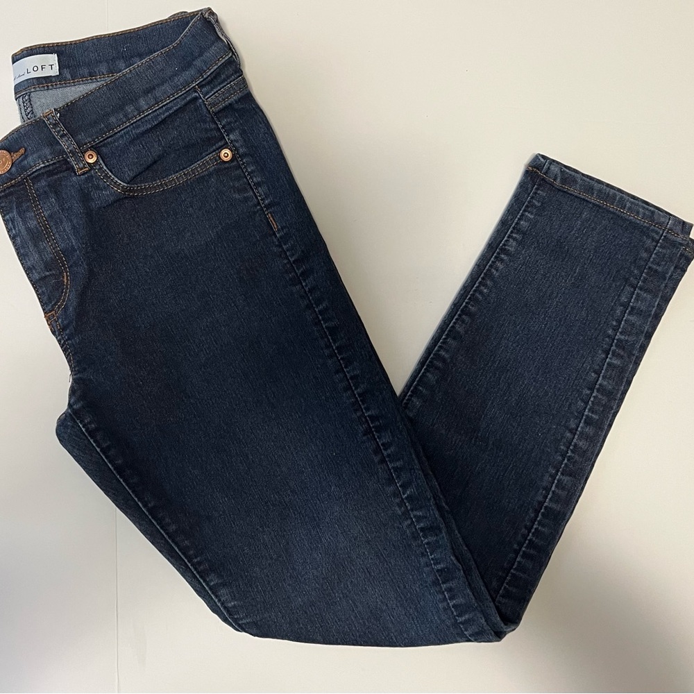 Women's Modern Skinny Fit Loft Dark Wash Blue Jeans. Size 27P/4